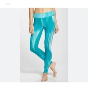 Under Armour Perfect Zippered Printed Leggings Size Medium